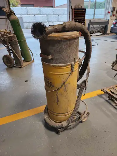 Unic - Blast -Vac - UR -007 worked well when last used. seen better days . $500.00 . pick up only ne...