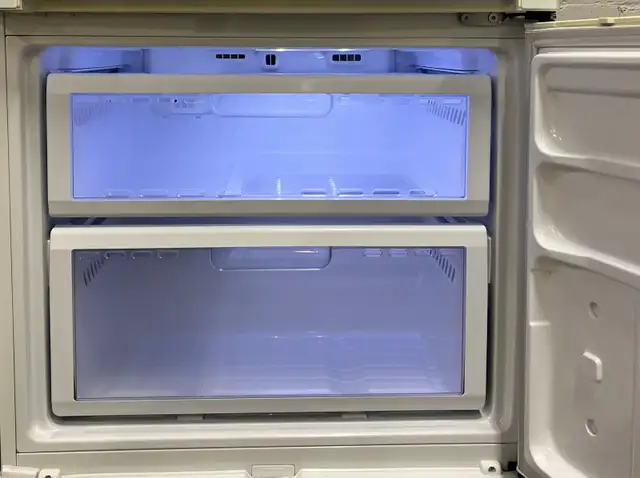 - Refrigerator “SAMSUNG” H69/W32/D30 in Refrigerators in Barrie - Image 4