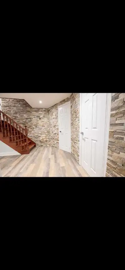 Luxury square one 2 bedrooms lowerlevel apartment