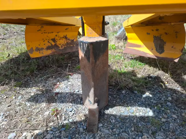 Tree Planter. Dutchman Tree Planter. in Plants, Fertilizer & Soil in Hamilton - Image 9