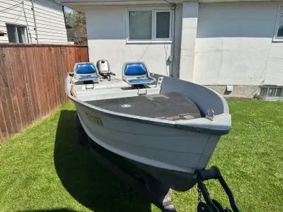 14ft Starcraft Boat, 25hp Honda 4 Stroke Outboard and Boat Trailer. Boat includes gas tank, deep cyc...