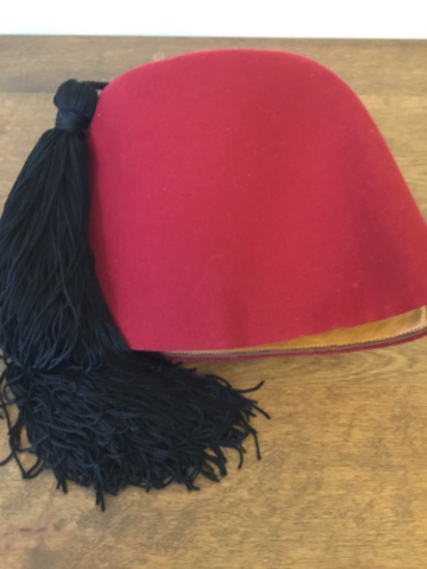 Vintage Shriners Fez hat in Arts & Collectibles in Nanaimo - Image 3