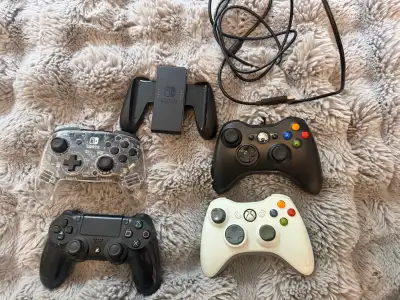 Manettes de PlayStation 4, Xbox 360 et Nintendo Switch, View more