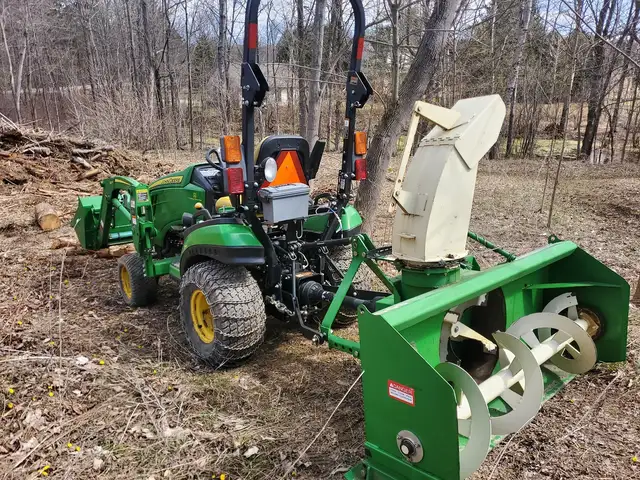 2017 John Deere 1025R 4WD Tractor with Attachments – 387 Hrs in Farming Equipment in Owen Sound - Image 5