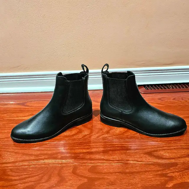 Thursday Boot Company Size 7.5 Women's Duchess Chelsea Boots in Women's - Shoes in Mississauga / Peel Region - Image 10