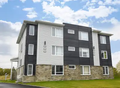 Contactez-nous: 450-493-8080 / c.laliberte@groupei3l.com Construction récente de qualité supérieure,...