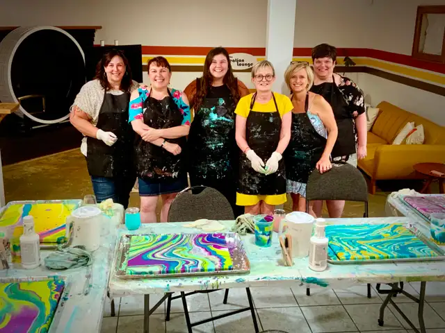 Fluid Art Class - Thurs April 23rd/ 6:30pm415734078814955522