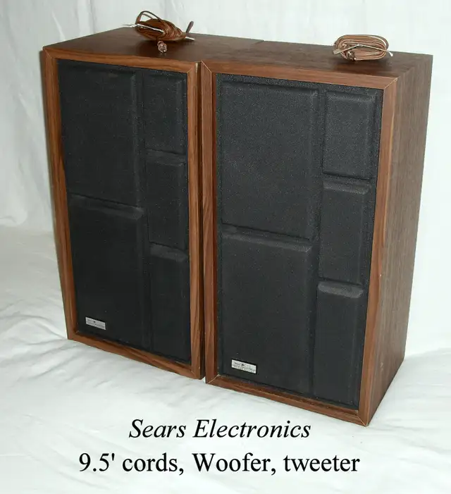 Vintage Stereo System turntable AM/FM/Cassette/8 track/speakers in Stereo Systems & Home Theatre in City of Toronto - Image 6
