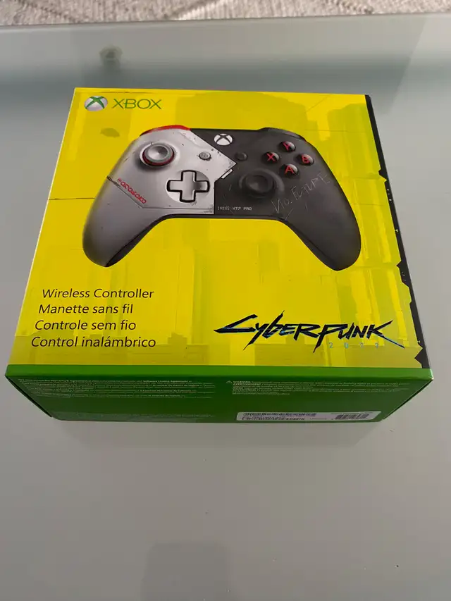 Cyberpunk 2077 Limited Edition Xbox One Microsoft Wireless Contr in XBOX One in City of Montréal - Image 2
