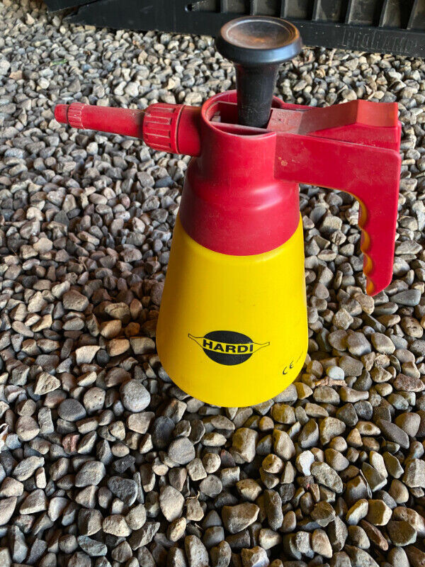 Hand Operated Sprayer in Outdoor Tools & Storage in Chatham-Kent