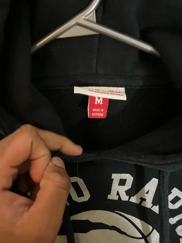 Mitchell & Ness Toronto Raptors Hoodie in Men's in City of Toronto - Image 4