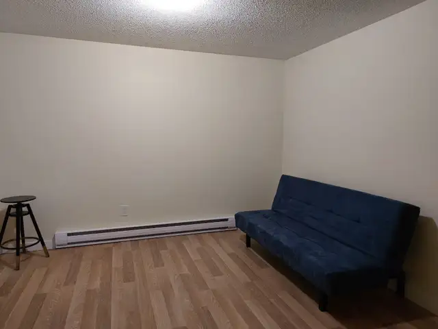 Brentwood Nice Furnished Bedroom Close to U of C and C-Train in Room Rentals & Roommates in Calgary - Image 12