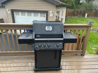 Brand New Napoleon Rogue 425 Natural Gas BBQ,  Never Used, View more
