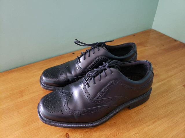 Rockport Leather Dress Shoes Men's Black - Fits Like Size 9 in Men's Shoes in Vernon - Image 2