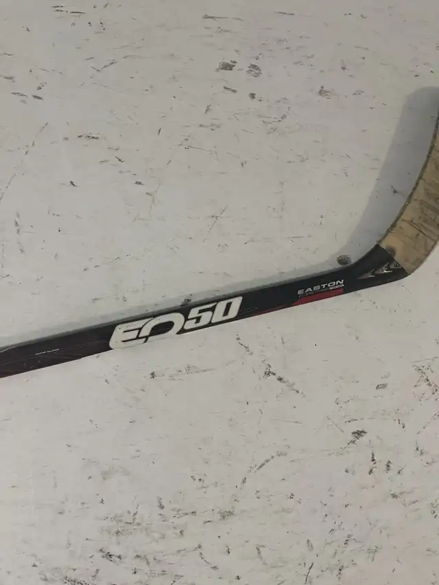 Easton Synergy EQ50 Junior Parise Hockey Stick Right Handed in Hockey in Guelph - Image 4