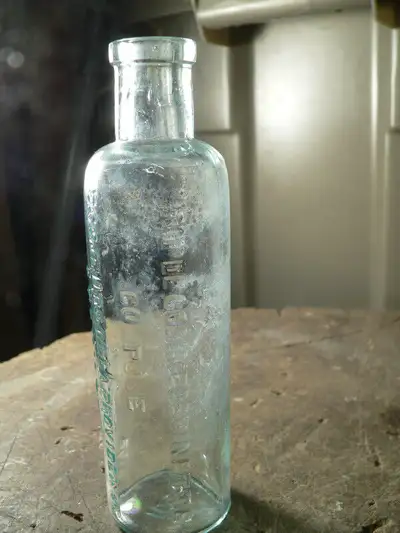 plusieurs bouteilles antique d'apothicaire a différent prix photo 1 et 2 bouteille antique sirop de...