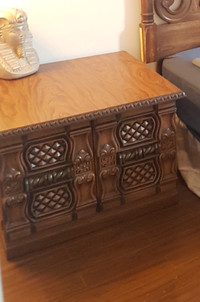 h Very big very beautiful accent night tables, perfect condition