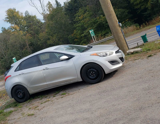 2014 Hyundai elantra gt in Cars & Trucks in Oshawa / Durham Region - Image 3