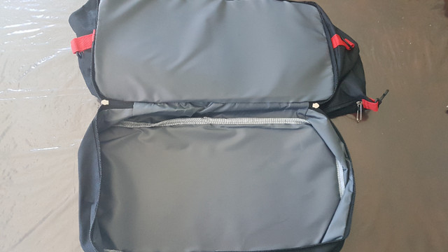 New - Teamsters Union Duffle Bag with 3 Zippered Compartments in Other in Oshawa / Durham Region - Image 4