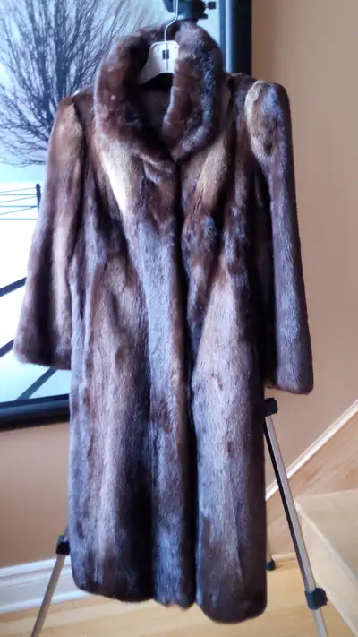 Manteau de fourrure, View more