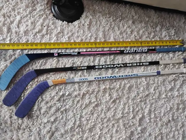 Youth Ice Hockey Sticks in Hockey in Brantford - Image 4