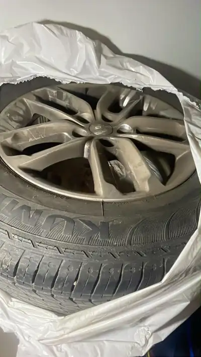 P235/65R17 103T M+S - On Rims