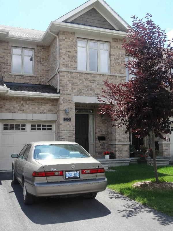 TOWNHOUSE FOR RENT IN BARRHAVEN Commercial & Office Space for Rent