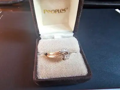 Selling : Engagement ring set  $2500 OBO, View more