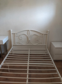 Queen Size Metal Bed Frame - White