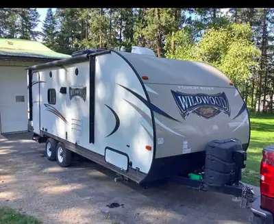 Original owner, well cared for with indoor winter storage. 2016 Forest River Wildwood X-Lite T232RBX...