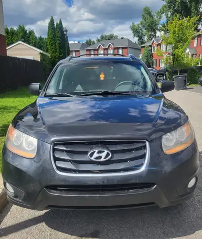 2010 BLACK HYUNDAI SANTA FE FOR SALE. FRONT WHEEL DRIVE, 187 000 KM MOST HIGHWAY DRIVEN. 3.5 L. GASO...