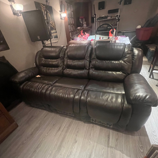 FREE - Used laminated leather 3 seat recliner in Chairs & Recliners in Mississauga / Peel Region - Image 2