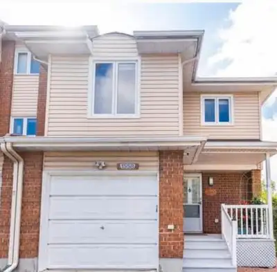 Spacious End-Unit Townhome Backing Onto Greenspace – Welcome to 1558 Thurlow! Discover the perfect b...