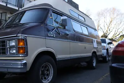 Runs great! Rare low km 150,000 km. fully functioning kitchen (oven, stove, sink, fridge). 20-40L wa...