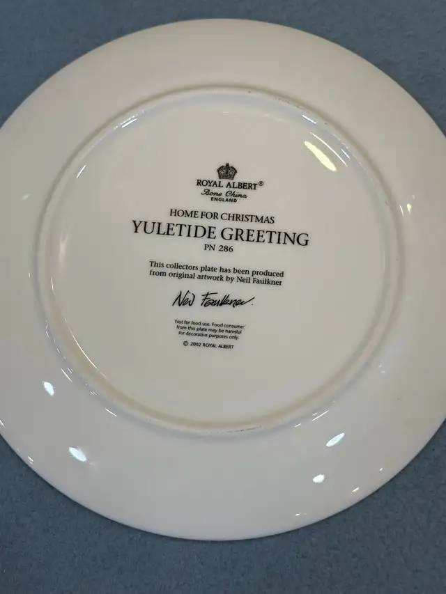 $99 for 4 Christmas plates Royal AlbertBone China Made in Englan in Arts & Collectibles in Oakville / Halton Region - Image 10