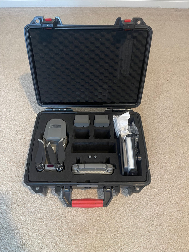 DJI Mavic 2 Zoom + 2 Batteries + Case - New Controller in Hobbies & Crafts in Mississauga / Peel Region - Image 3