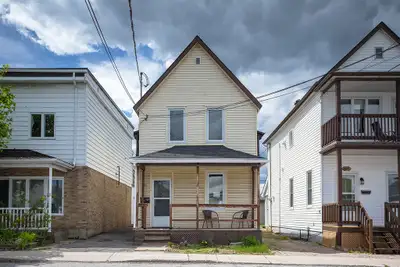 One bedroom second floor unit- Welcome to this newly renovated spacious one bed unit. Luxury in Hull...