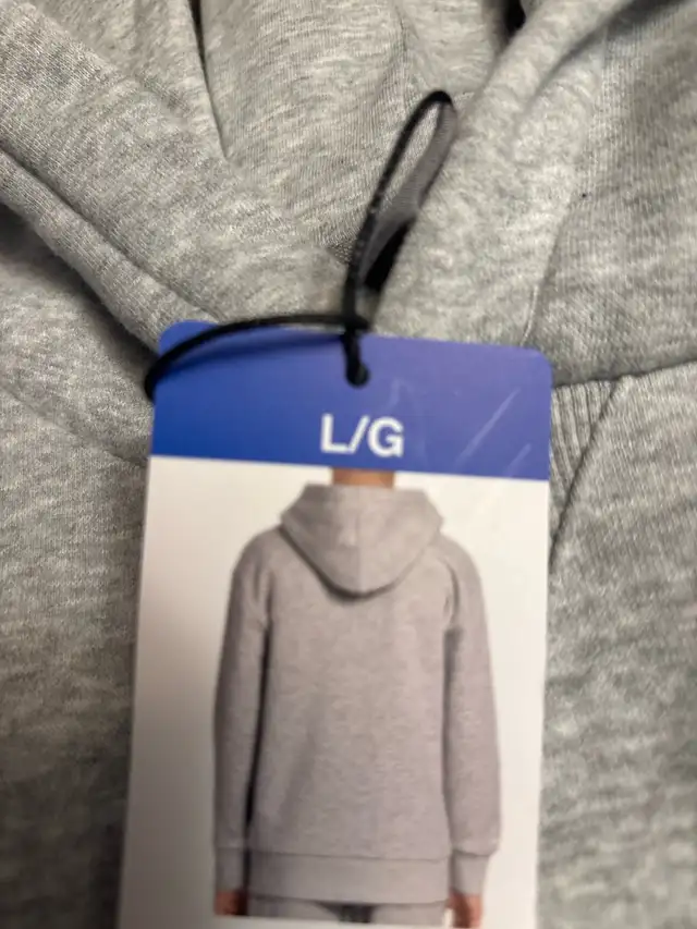 Kids Puma Hoodie L in Kids & Youth in Calgary - Image 4