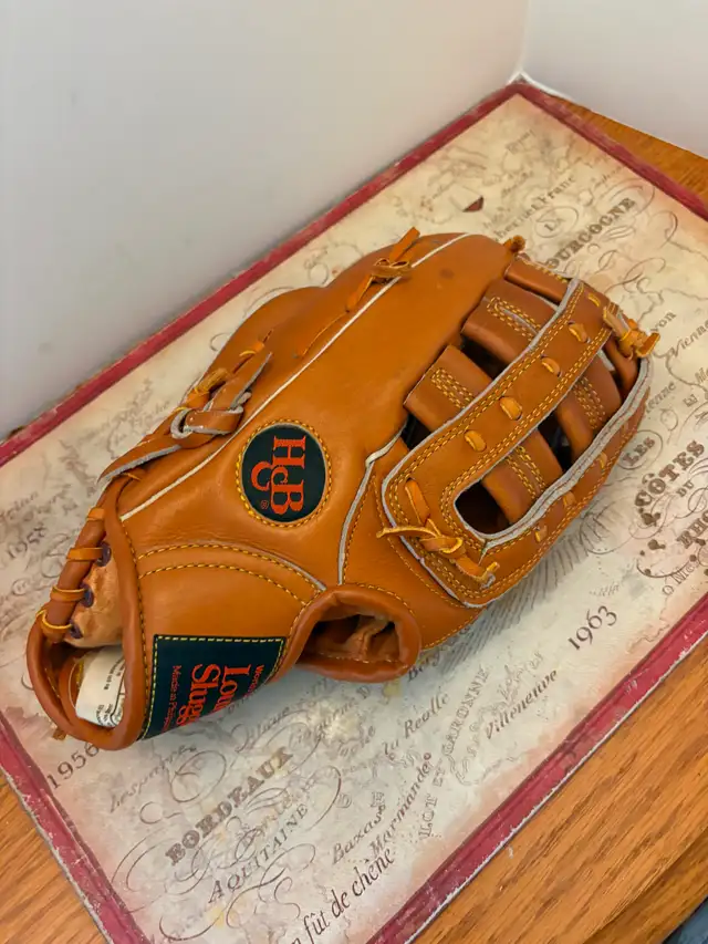 Vintage Louisville Slugger Pedro Guerrero Youth Baseball Glove in Baseball & Softball in London - Image 2