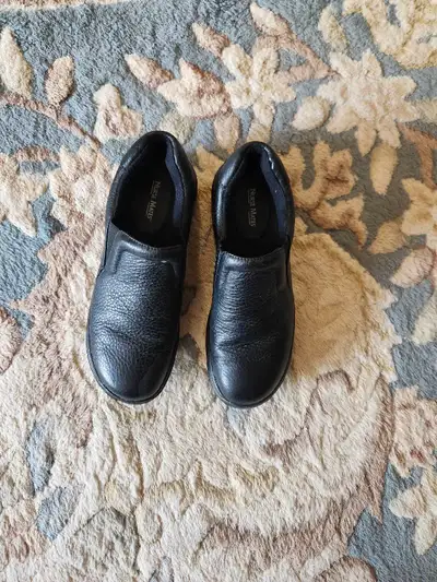 Nurse mates nursing shoes size 8.5m. Wore a couple times. Like new. From smoke free pet free home.