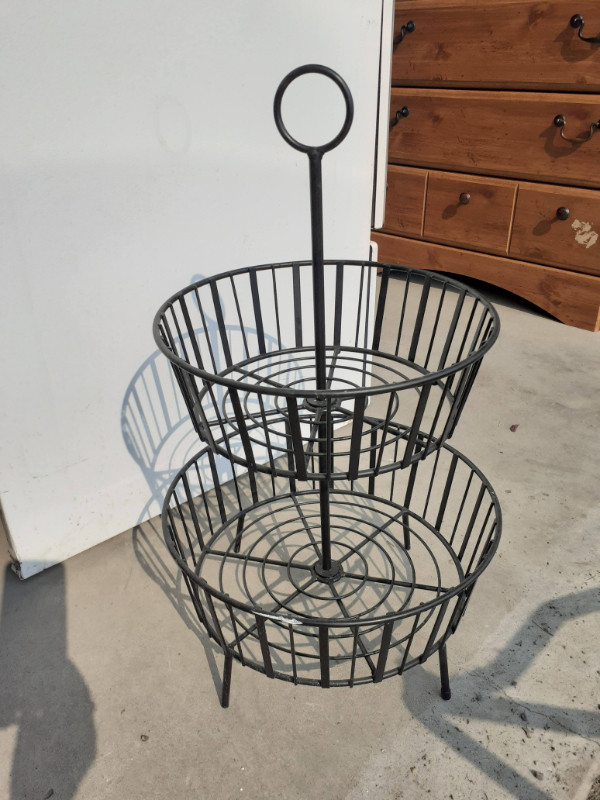 Wire Fruit Basket - Round Metal Standing Baskets in Home Décor & Accents in Calgary
