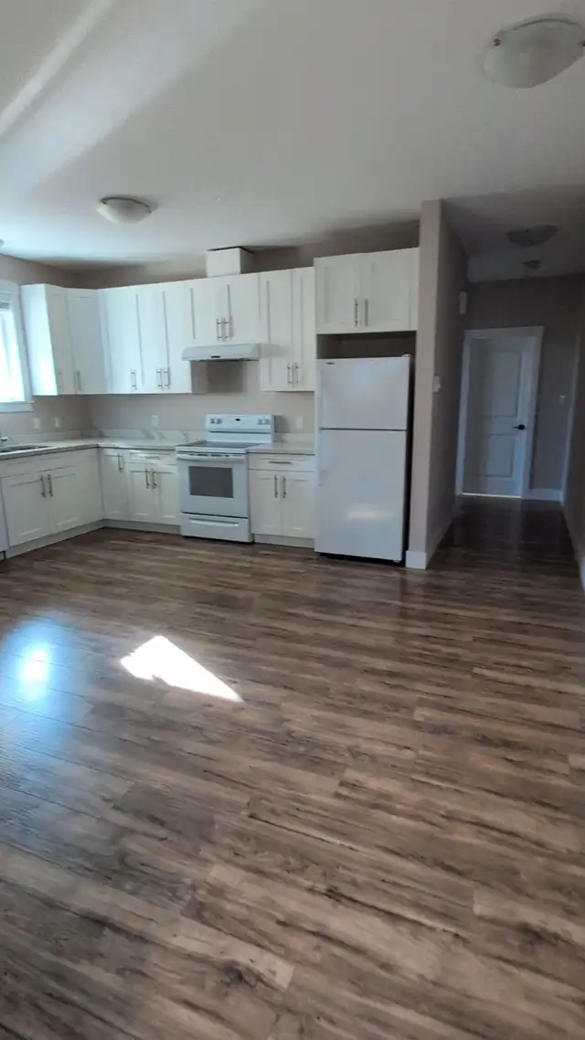 Nanaimo 2 Bed 1 Bath Suite – Oct 1, Water Incl, Westwood Lake,