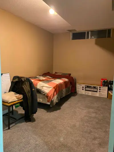 Room for rent near Bridlewood, Kanata Family household. Included: hydro, gas, Internet, laundry and...