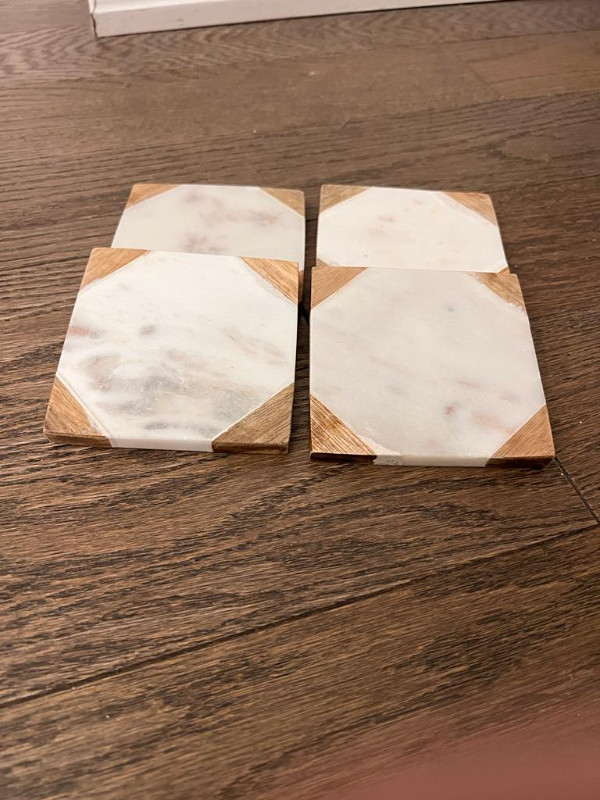 4 marble / wooden coasters in Home Décor & Accents in City of Toronto