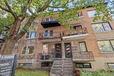 For rent at 1050 Avenue Pratt, in the heart of peaceful and highly sought-after Outremont, is this r...