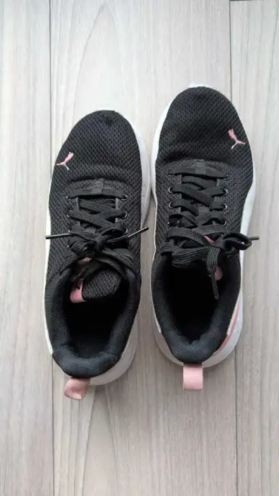Women's sneakers for running, size 6, View more