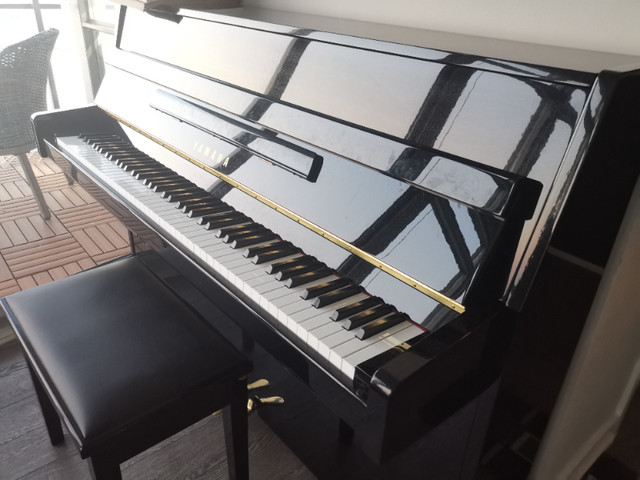 Moving Sale - Upright Yamaha B1 Piano Made in 2021 - Like New in Pianos & Keyboards in City of Toronto - Image 2