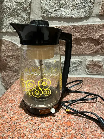 A Vintage 1974 Sunbeam Coffee Master Kitchen Counter Electric Percolator. Clear glass with Yellow Fl...