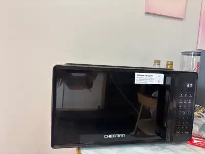 Chefman Microwave – Like New Selling a Chefman microwave in excellent condition. Only used for 1 mon...