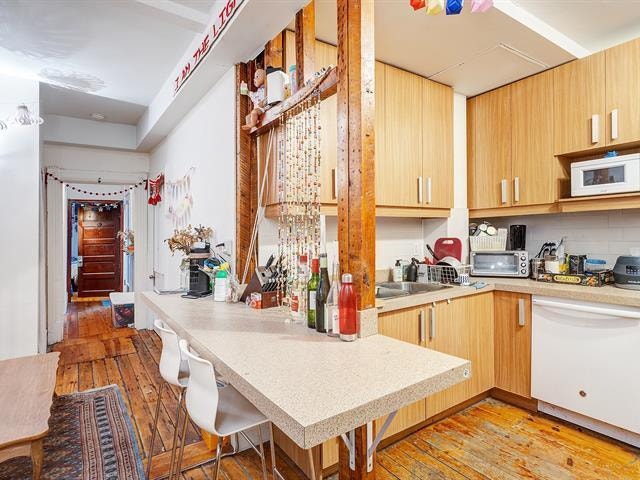 Affordable 4‑Bedroom in the Heart of Le Plateau – Deck& Backyard — photo 1